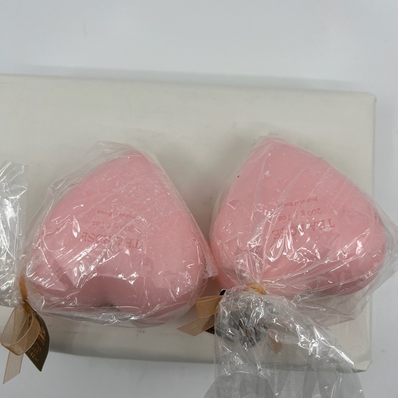 Two Bars Tea Rose Pre De Provence Shea Butter French Soap, New With Tags - Picture 3 of 6